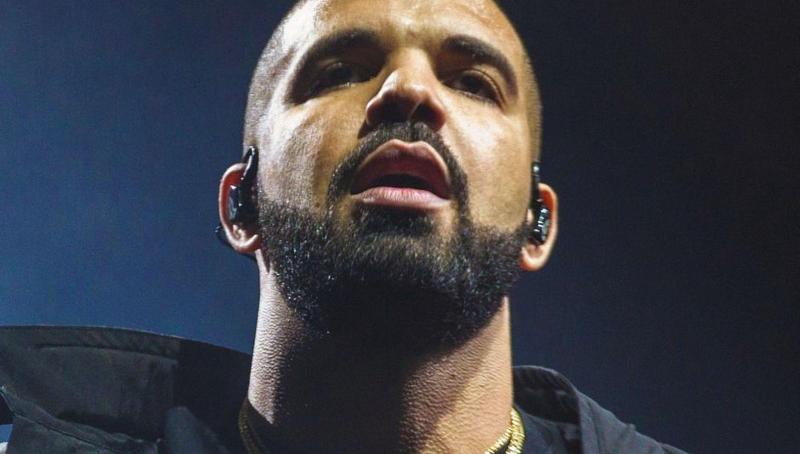 A Drake non è piaciuta la rima con “certified pedophile”: denunciata UMG per diffamazione