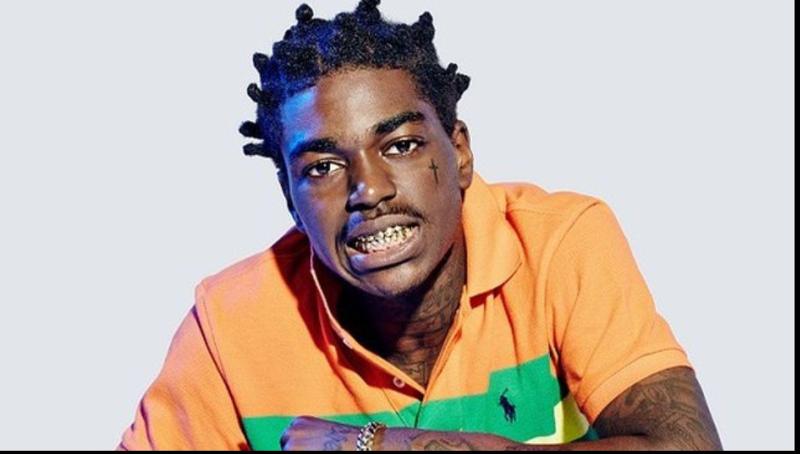 Kodak Black mangia alette seduto in mezzo alla strada, Kanye vola a salvarlo