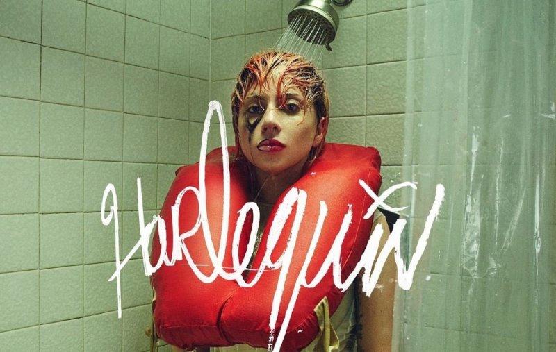 Lady Gaga annuncia l'uscita dell'album Harlequin 